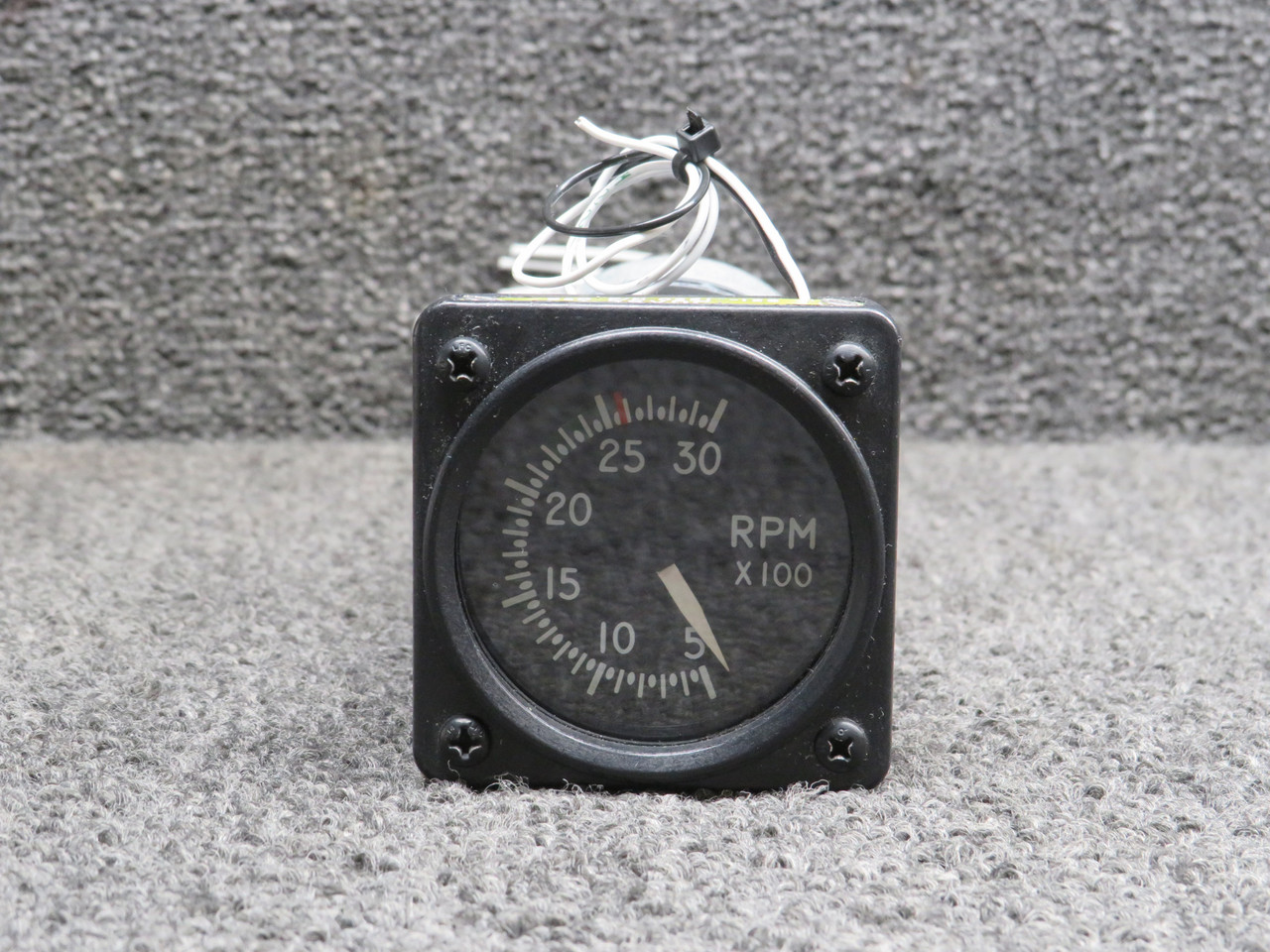 0521-030 (Alt: 880039-519) B&D Instruments Lighted Tachometer (Volts: 28)