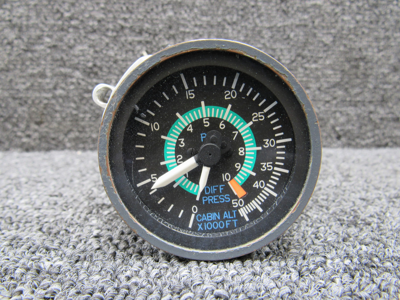 3003-J17 (Alt: 9914060-1) United Instruments Cabin Alt-Diff Pressure Indicator (5VDC)