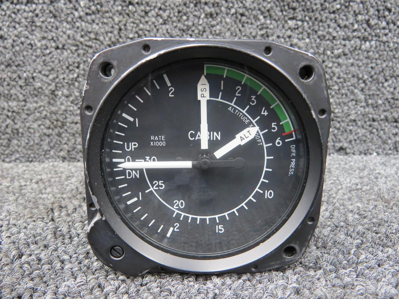 3300-J39 United Instruments Inc Tri-Cabin Gauge