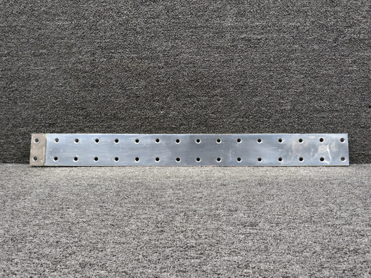 5591020-7 Cessna Citation S550 Windshield Center Retainer