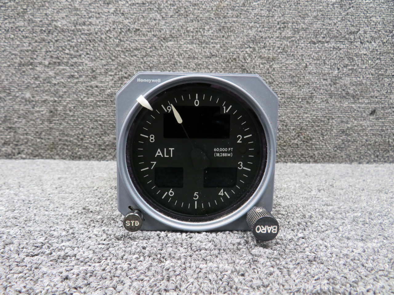 70310N01D01 Honeywell BA-250 Barometric Altitude Indicator, 28V (Core)