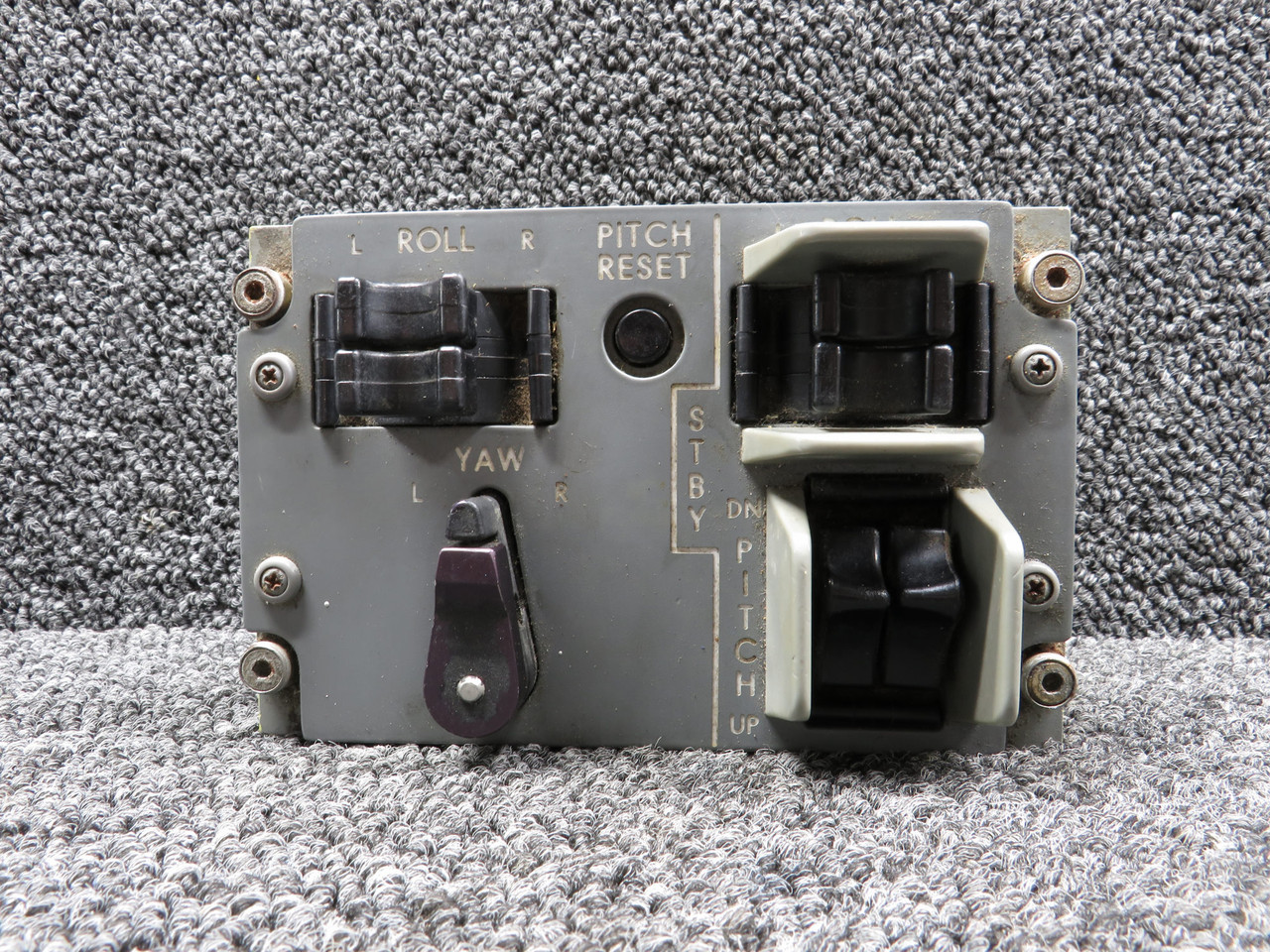 7239035-803 SAAB 340 Auto-Pilot Control Switch Panel Assembly