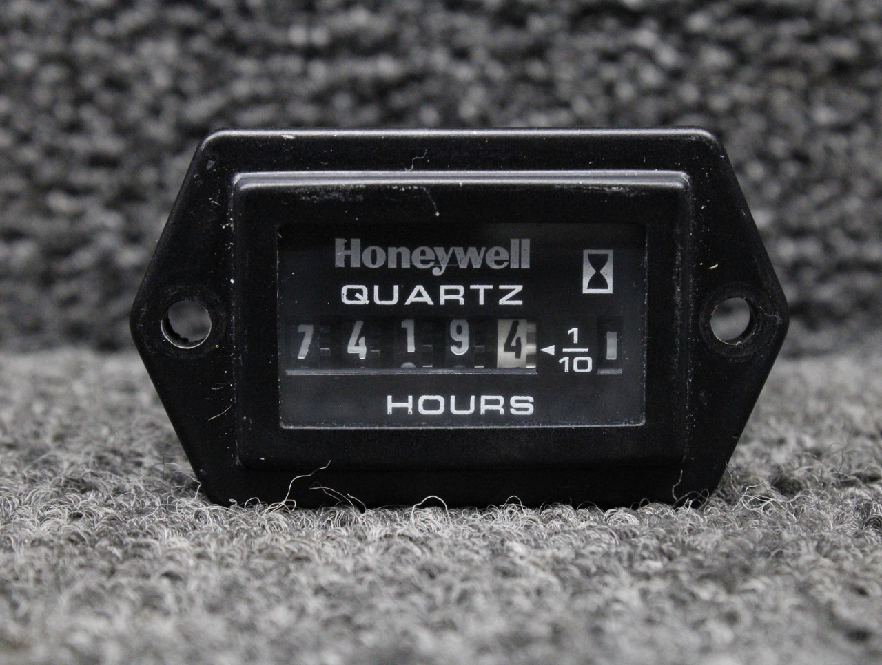 85000 (Alt: 51006) Honeywell Quartz Hobbs Hour Meter Indicator (Volts: 12-24)