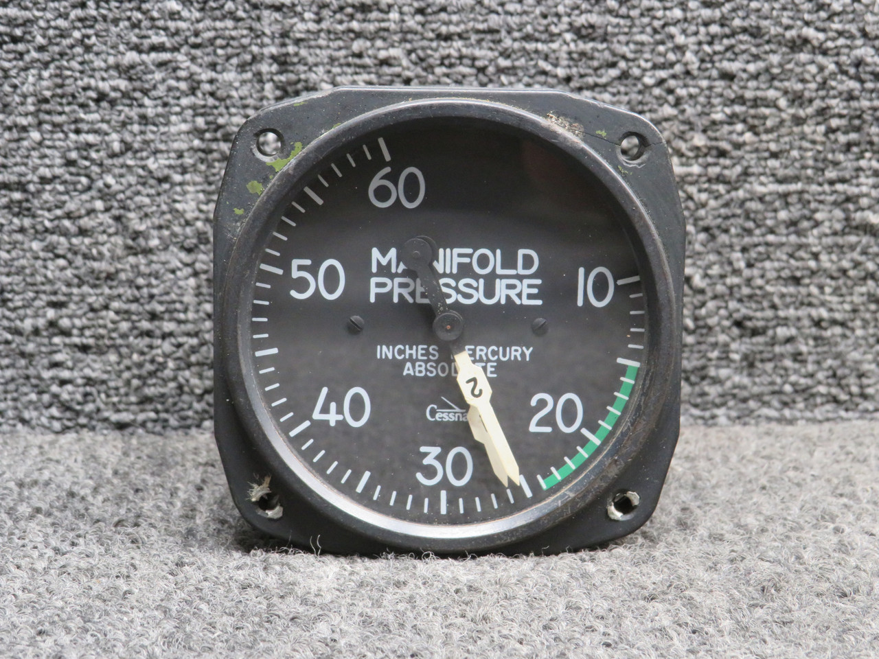 C662006-0101 United Instruments Dual Manifold Pressure Indicator (Cracks)