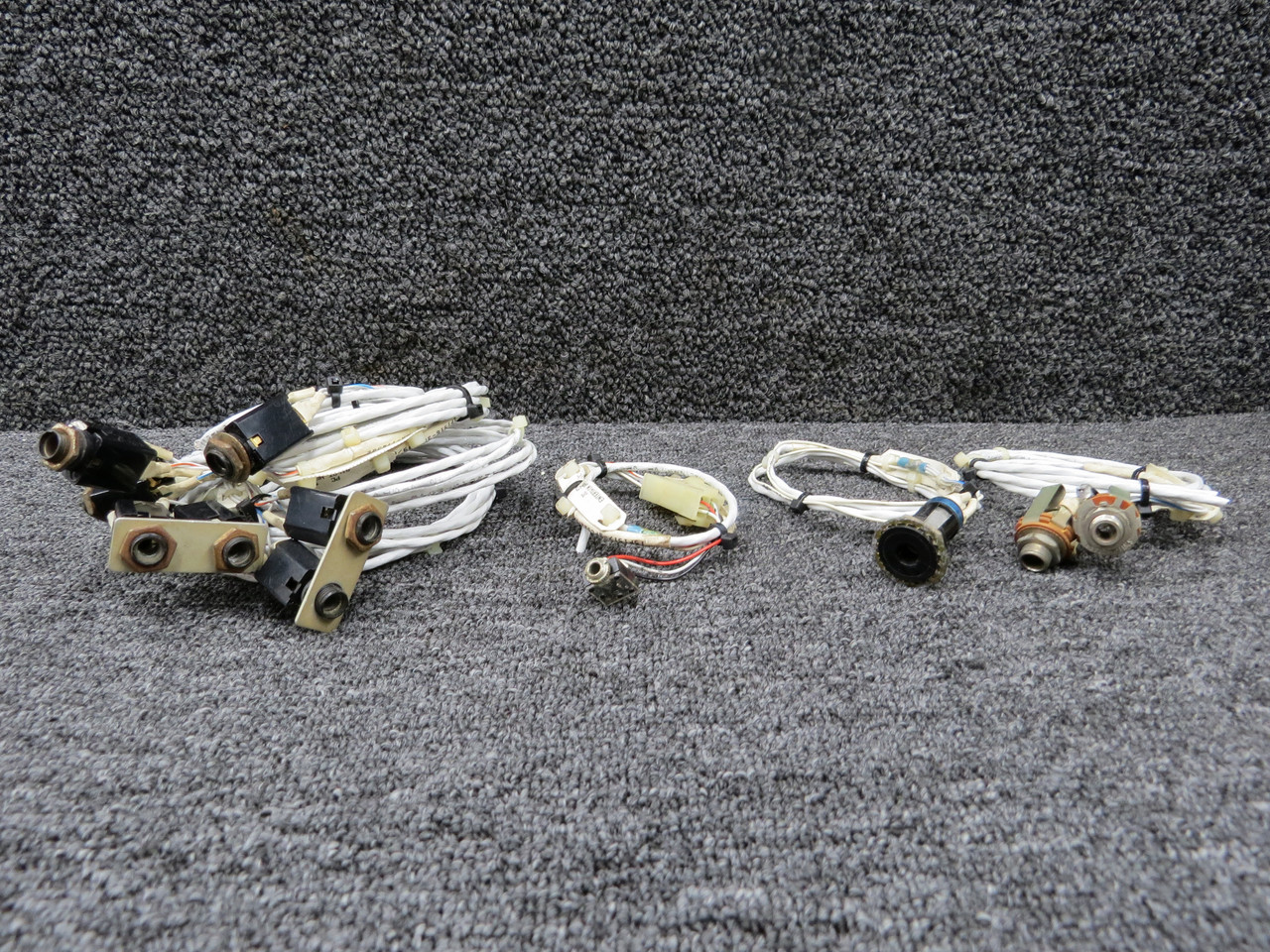 Cessna 172S Microphone Jack Set of 7