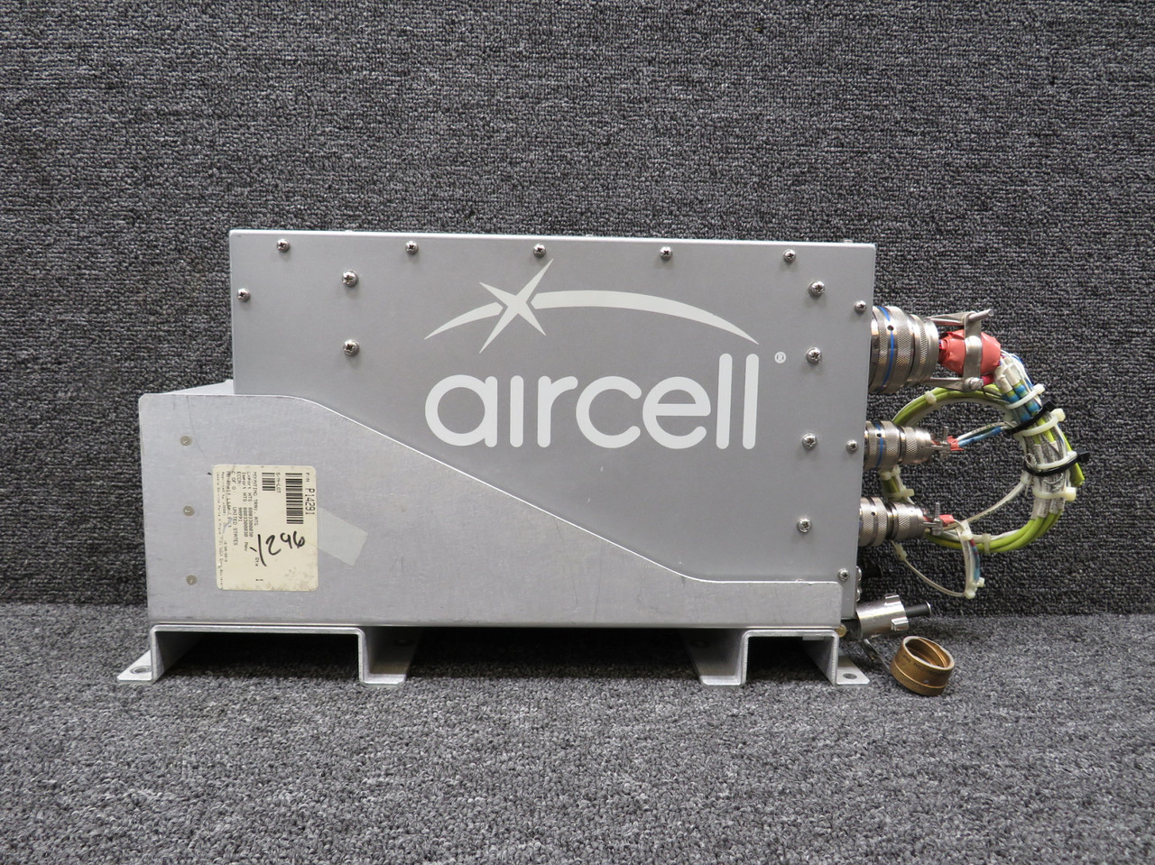 P15864-001 Gogo Aircell ATG-500 Wireless Internet Transceiver with Tray