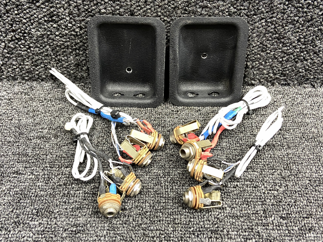 Piper PA24-250 Headset Microphone Jack Set with Mounting Plates