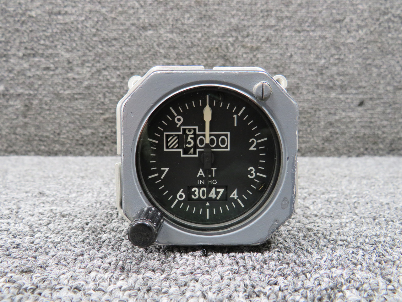 WL1605AM2 Smiths Counter Pointer Altimeter with Modifications, 28V